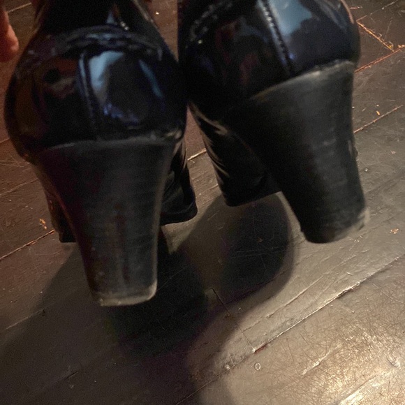 Ellen Tracy - Navy patent leather loafers with chunky heel. - Picture 3 of 7